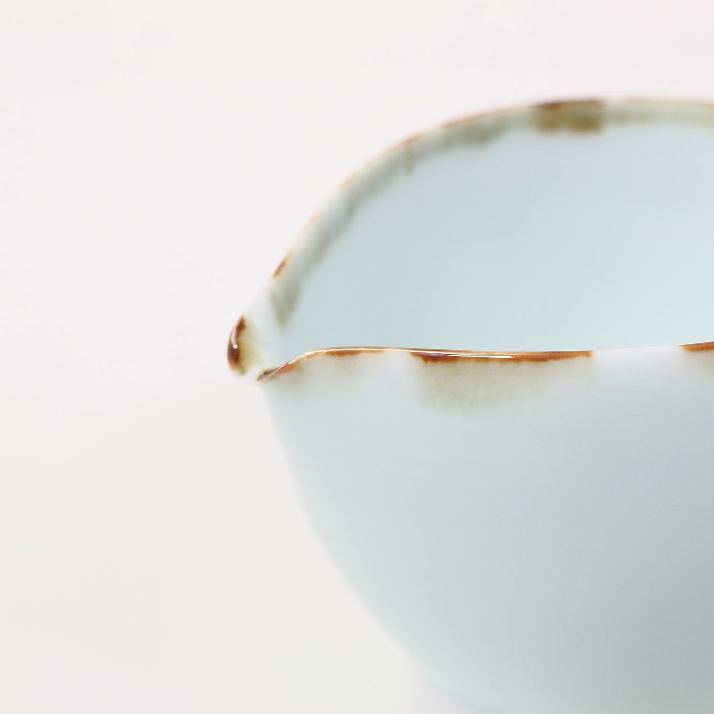 Arita ware | Akio Momota | rust glaze, single spouted form