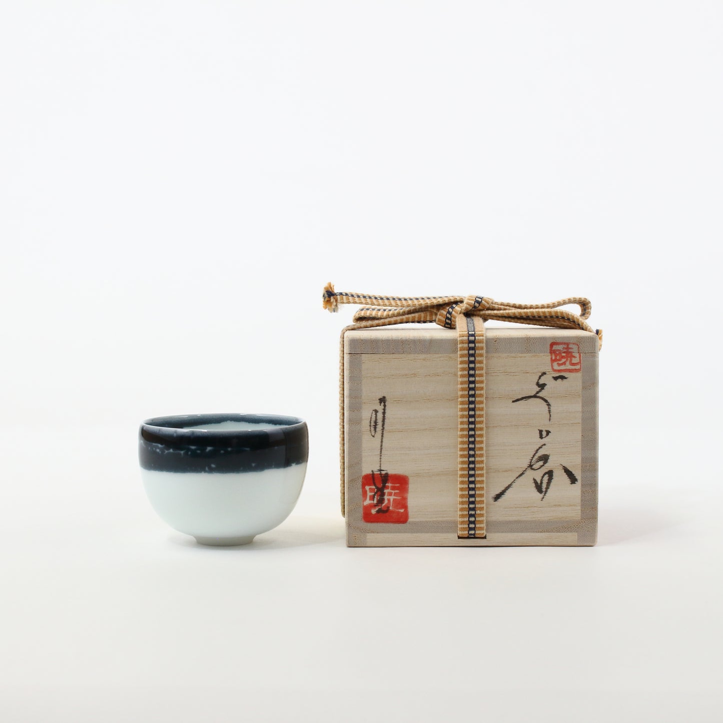 Arita ware | Akio Momota | black glaze sake cup