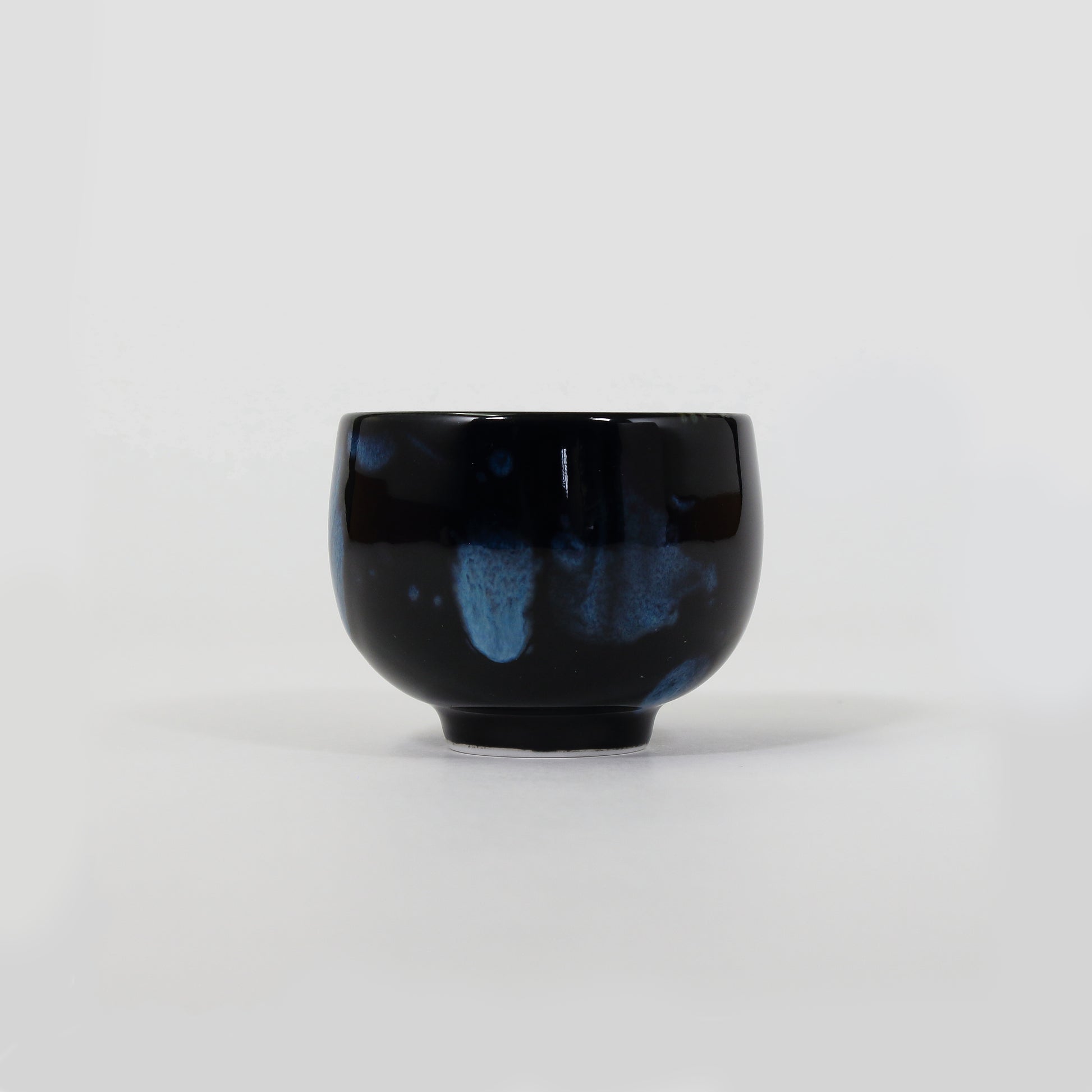 ceramic,droplet,yukiinoue,井上祐希,有田焼,皿,磁器,aritaware,sakecup,guinomi,ぐい吞,日本酒,