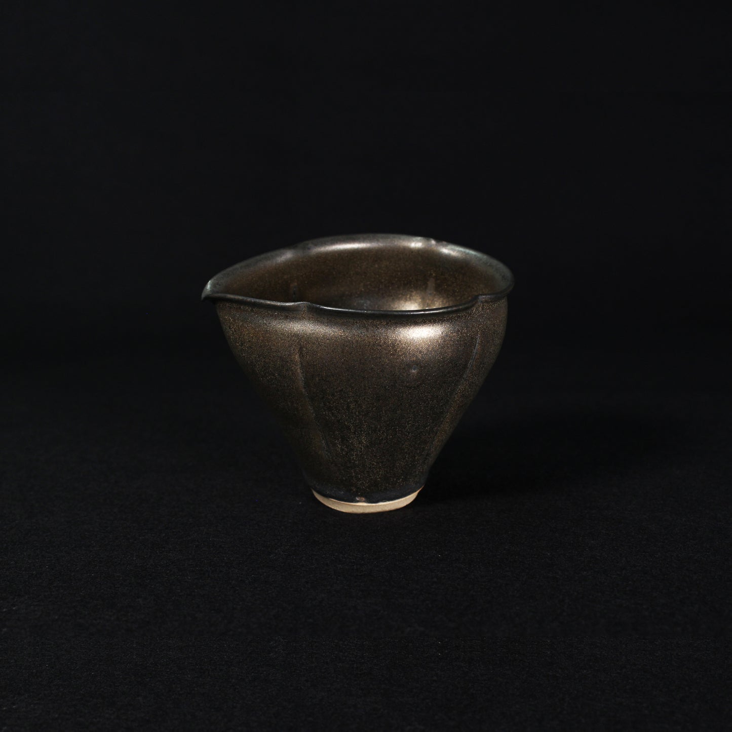 Takatori ware | Shunkei Takatori | flower shape single spouted form | "Komagasane" Guinomi sake  set, Hyakko glaze